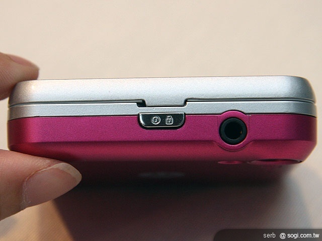 MOTO FLIPOUT 輕盈小巧「正」翻天 MOTO FLIPOUT 輕盈小巧「正」翻天