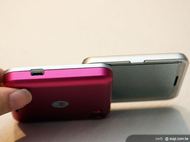 MOTO FLIPOUT 輕盈小巧「正」翻天 MOTO FLIPOUT 輕盈小巧「正」翻天