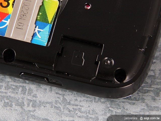 MOTO EX128 輕鬆掌握雙卡人生 MOTO EX128 輕鬆掌握雙卡人生