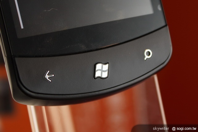 【台灣首曝光】摸到 LG Optimus 7 【台灣首曝光】摸到 LG Optimus 7