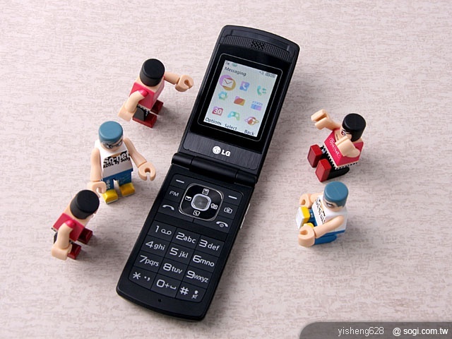 銀髮族的時尚新選擇 - LG KF301