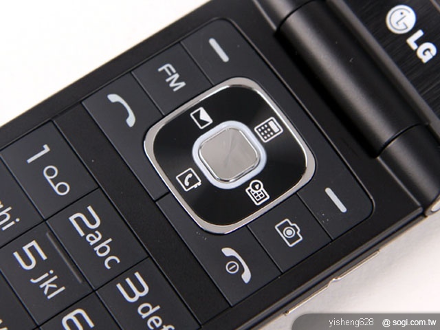 銀髮族的時尚新選擇 - LG KF301