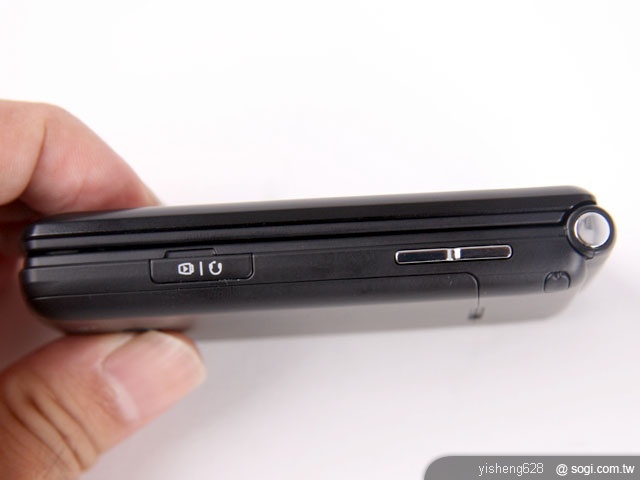 銀髮族的時尚新選擇 - LG KF301