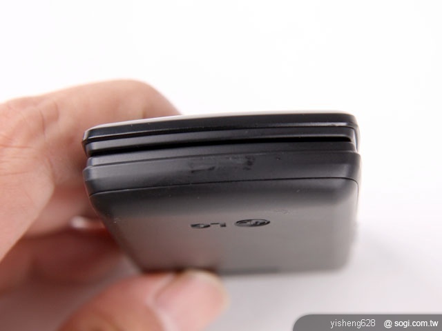 銀髮族的時尚新選擇 - LG KF301