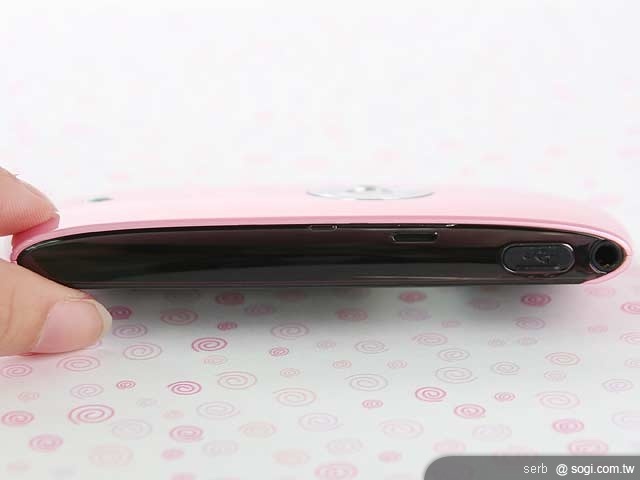 Sony Ericsson Vivaz 新色「粉」嫩動人 Sony Ericsson Vivaz 新色「粉」嫩動人