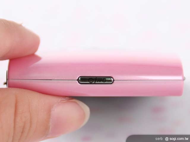 Sony Ericsson Vivaz 新色「粉」嫩動人 Sony Ericsson Vivaz 新色「粉」嫩動人