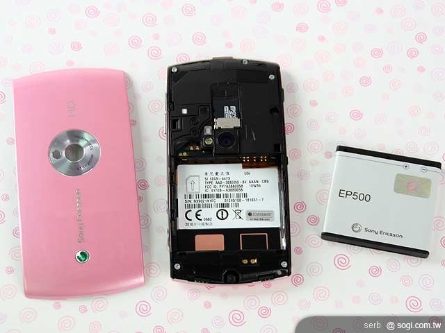 Sony Ericsson Vivaz 新色「粉」嫩動人 Sony Ericsson Vivaz 新色「粉」嫩動人