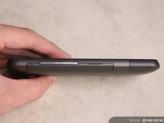 Android 新生旗艦機 - HTC Desire HD