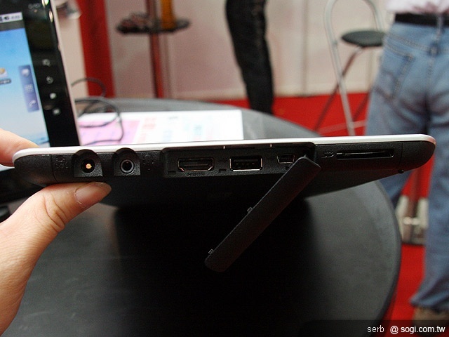 Android平板 TOSHIBA Folio 100初亮相 Android平板 TOSHIBA Folio 100初亮相