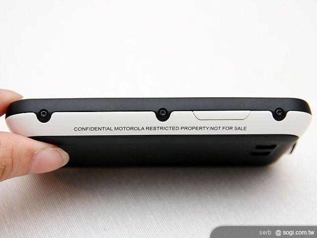 MOTO DEFY強悍攻台 單機13,900元 MOTO DEFY強悍攻台 單機13,900元