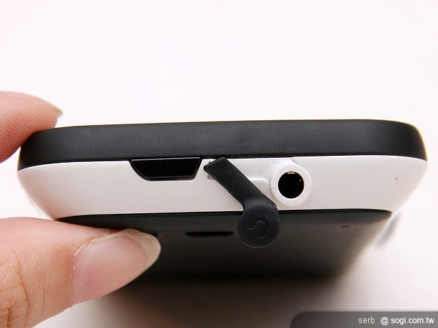 MOTO DEFY強悍攻台 單機13,900元 MOTO DEFY強悍攻台 單機13,900元