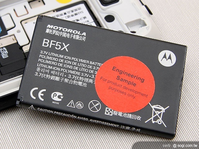 MOTO DEFY強悍攻台 單機13,900元 MOTO DEFY強悍攻台 單機13,900元