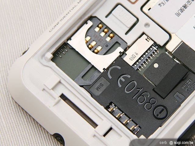 MOTO DEFY強悍攻台 單機13,900元 MOTO DEFY強悍攻台 單機13,900元