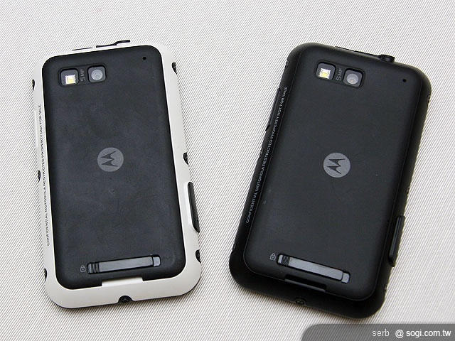 MOTO DEFY強悍攻台 單機13,900元 MOTO DEFY強悍攻台 單機13,900元