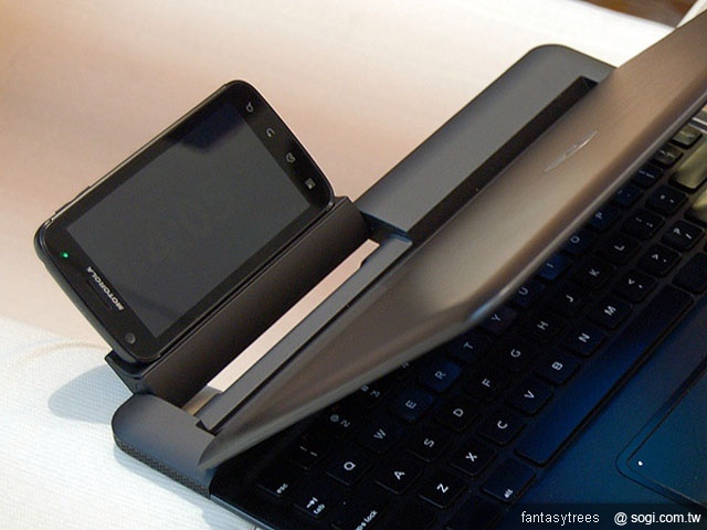 MOTO Atrix 4G雙核機 搭配筆電基座更好玩【CES 2011】 MOTO Atrix 4G雙核機 搭配筆電基座更好玩【CES 2011】