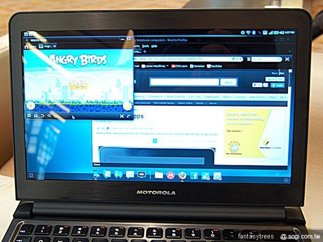 MOTO Atrix 4G雙核機 搭配筆電基座更好玩【CES 2011】 MOTO Atrix 4G雙核機 搭配筆電基座更好玩【CES 2011】