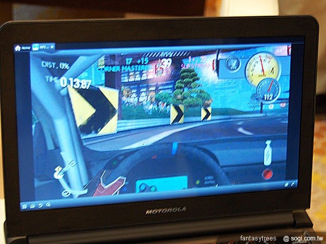 MOTO Atrix 4G雙核機 搭配筆電基座更好玩【CES 2011】 MOTO Atrix 4G雙核機 搭配筆電基座更好玩【CES 2011】