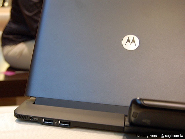 MOTO Atrix 4G雙核機 搭配筆電基座更好玩【CES 2011】 MOTO Atrix 4G雙核機 搭配筆電基座更好玩【CES 2011】
