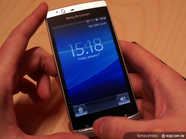 燒燙燙的SE XPERIA Arc實機動手玩! 燒燙燙的SE XPERIA Arc實機動手玩!
