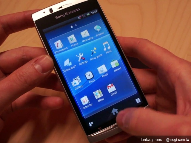 燒燙燙的SE XPERIA Arc實機動手玩! 燒燙燙的SE XPERIA Arc實機動手玩!