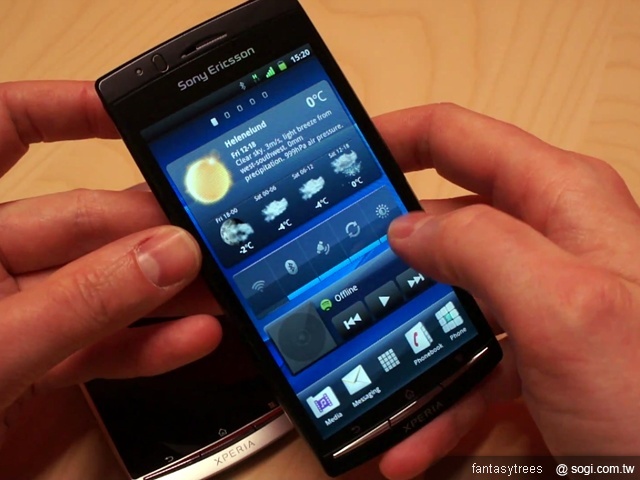 燒燙燙的SE XPERIA Arc實機動手玩! 燒燙燙的SE XPERIA Arc實機動手玩!