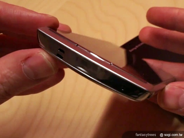 燒燙燙的SE XPERIA Arc實機動手玩! 燒燙燙的SE XPERIA Arc實機動手玩!