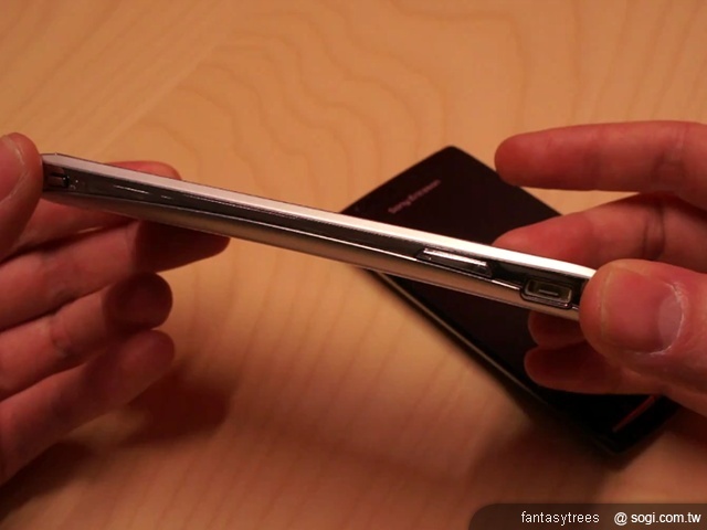 燒燙燙的SE XPERIA Arc實機動手玩! 燒燙燙的SE XPERIA Arc實機動手玩!