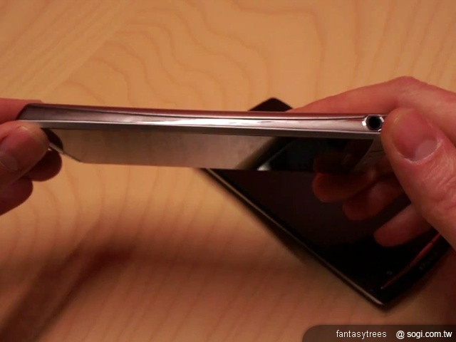 燒燙燙的SE XPERIA Arc實機動手玩! 燒燙燙的SE XPERIA Arc實機動手玩!