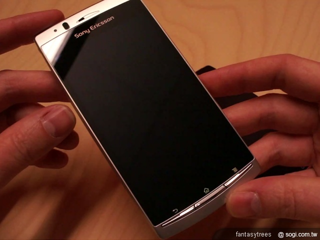 燒燙燙的SE XPERIA Arc實機動手玩! 燒燙燙的SE XPERIA Arc實機動手玩!
