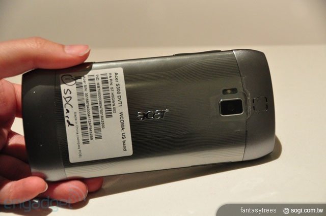 4.8吋大手機Acer Phoneblet亮相 4.8吋大手機Acer Phoneblet亮相