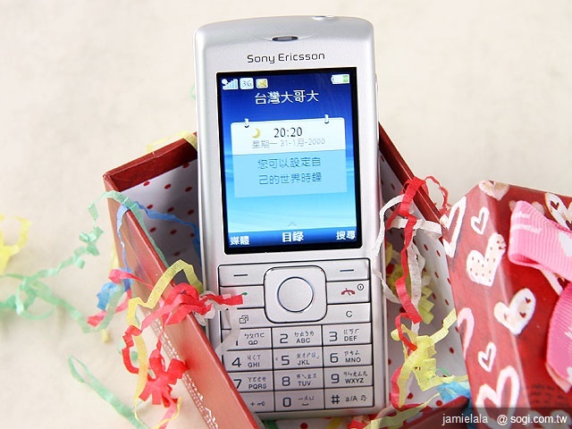 快樂做環保 Sony Ericsson Cedar 銀白新色 快樂做環保 Sony Ericsson Cedar 銀白新色