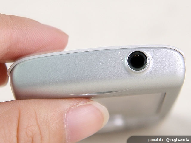 快樂做環保 Sony Ericsson Cedar 銀白新色 快樂做環保 Sony Ericsson Cedar 銀白新色