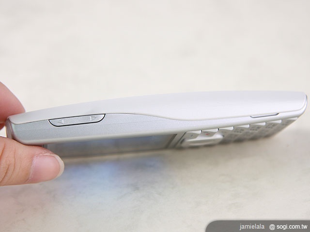 快樂做環保 Sony Ericsson Cedar 銀白新色 快樂做環保 Sony Ericsson Cedar 銀白新色