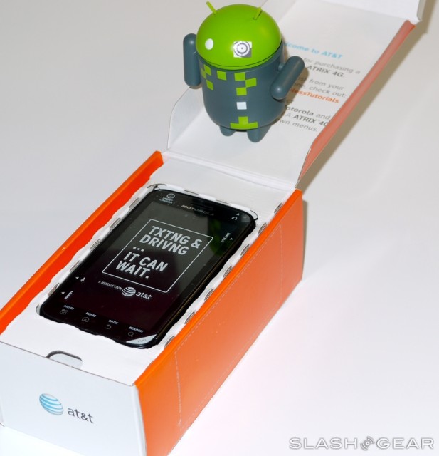 MOTO強機Atrix 4G 開箱動手玩 MOTO強機Atrix 4G 開箱動手玩