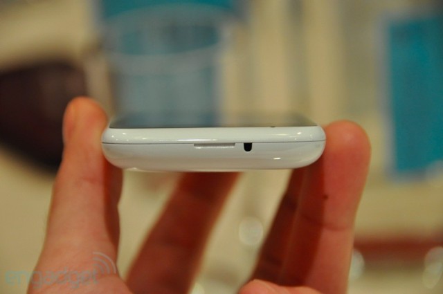 INQ推出Facebook手機 4月上市! INQ推出Facebook手機 4月上市!