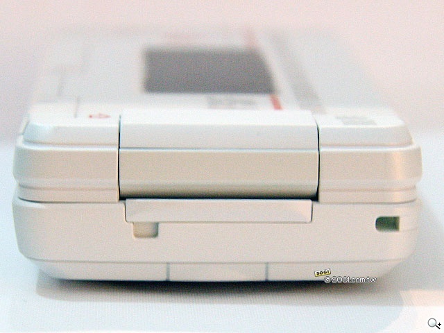 親身操控鋼彈 Sharp 945SH 鋼彈紀念版 親身操控鋼彈 Sharp 945SH 鋼彈紀念版