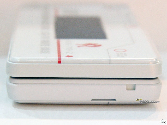 親身操控鋼彈 Sharp 945SH 鋼彈紀念版 親身操控鋼彈 Sharp 945SH 鋼彈紀念版