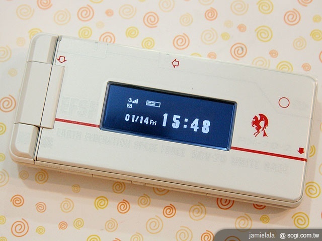 親身操控鋼彈 Sharp 945SH 鋼彈紀念版 親身操控鋼彈 Sharp 945SH 鋼彈紀念版