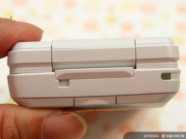 親身操控鋼彈 Sharp 945SH 鋼彈紀念版 親身操控鋼彈 Sharp 945SH 鋼彈紀念版