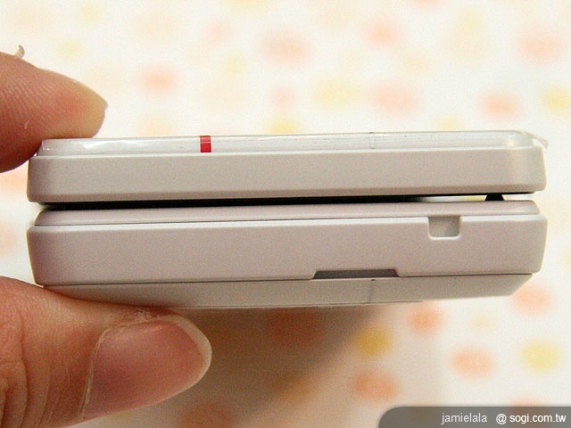 親身操控鋼彈 Sharp 945SH 鋼彈紀念版 親身操控鋼彈 Sharp 945SH 鋼彈紀念版