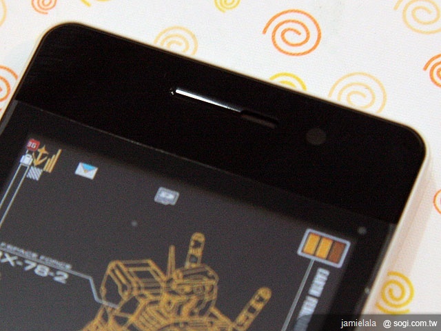 親身操控鋼彈 Sharp 945SH 鋼彈紀念版 親身操控鋼彈 Sharp 945SH 鋼彈紀念版