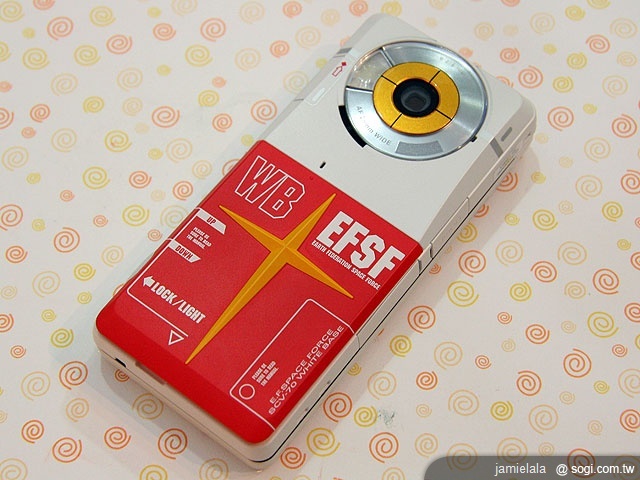 親身操控鋼彈 Sharp 945SH 鋼彈紀念版 親身操控鋼彈 Sharp 945SH 鋼彈紀念版