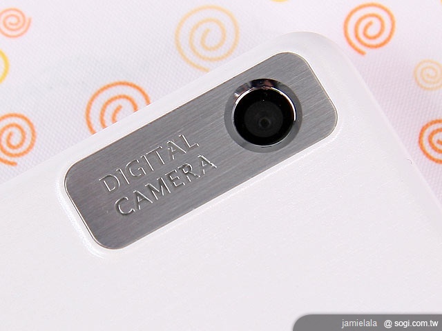 雙卡雙待粉嫩登場 UTEC V396 雙卡雙待粉嫩登場 UTEC V396