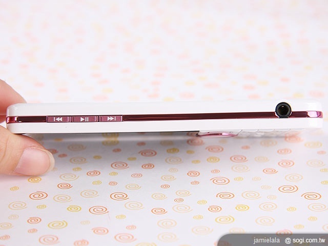 雙卡雙待粉嫩登場 UTEC V396 雙卡雙待粉嫩登場 UTEC V396