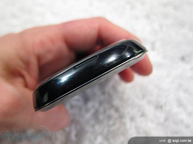 優派推雙卡智慧機ViewSonic V350【MWC 2011】 優派推雙卡智慧機ViewSonic V350【MWC 2011】