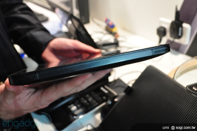 優派ViewPad 10Pro平板搶先看【MWC 2011】 優派ViewPad 10Pro平板搶先看【MWC 2011】