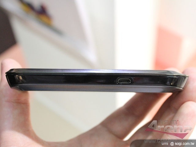 優派推雙卡智慧機ViewSonic V350【MWC 2011】 優派推雙卡智慧機ViewSonic V350【MWC 2011】