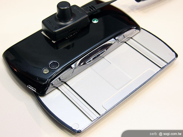 SE XPERIA Play 智慧遊戲機 在台首曝光 SE XPERIA Play 智慧遊戲機 在台首曝光