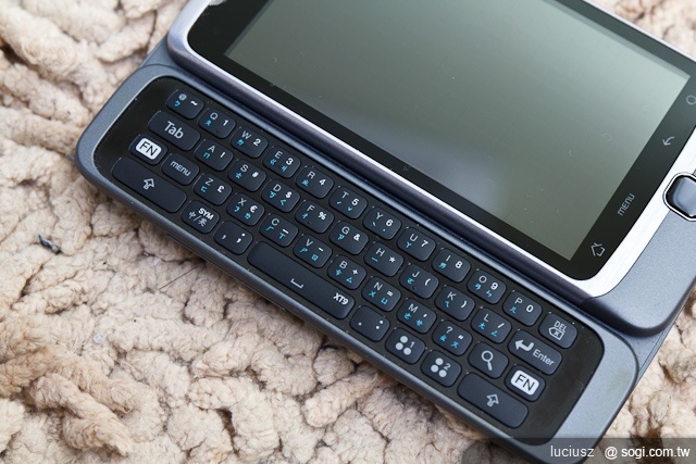 鍵盤機對決!MILESTONE 2戰Desire Z 鍵盤機對決!MILESTONE 2戰Desire Z