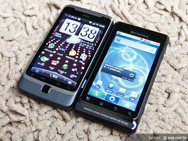鍵盤機對決!MILESTONE 2戰Desire Z 鍵盤機對決!MILESTONE 2戰Desire Z